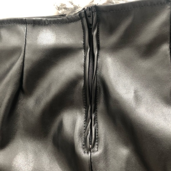 black pleather skirt - Picture 4 of 5